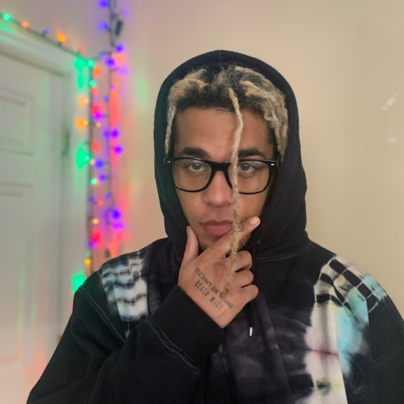 Meet your Posher, Davion - Picture 1 of 1